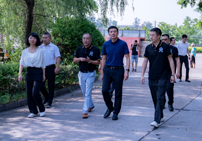 瀘縣縣委書(shū)記蒞臨瀘旗股份，關(guān)心品牌企業(yè)發(fā)展